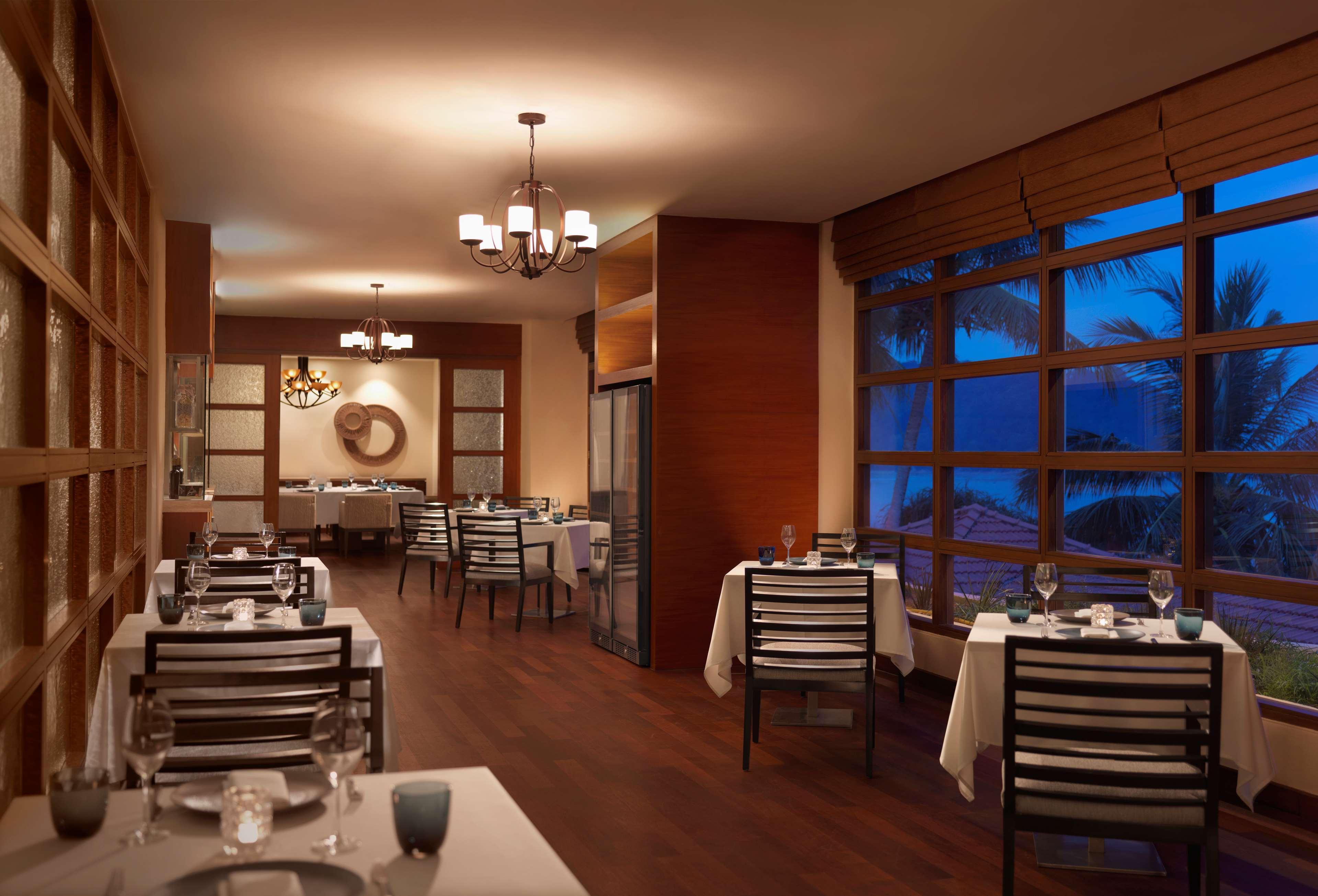 ไฮแอท รีเจนซี กวนตัน รีสอร์ต Hotel ภายนอก รูปภาพ Restaurant at the Taj Bengal