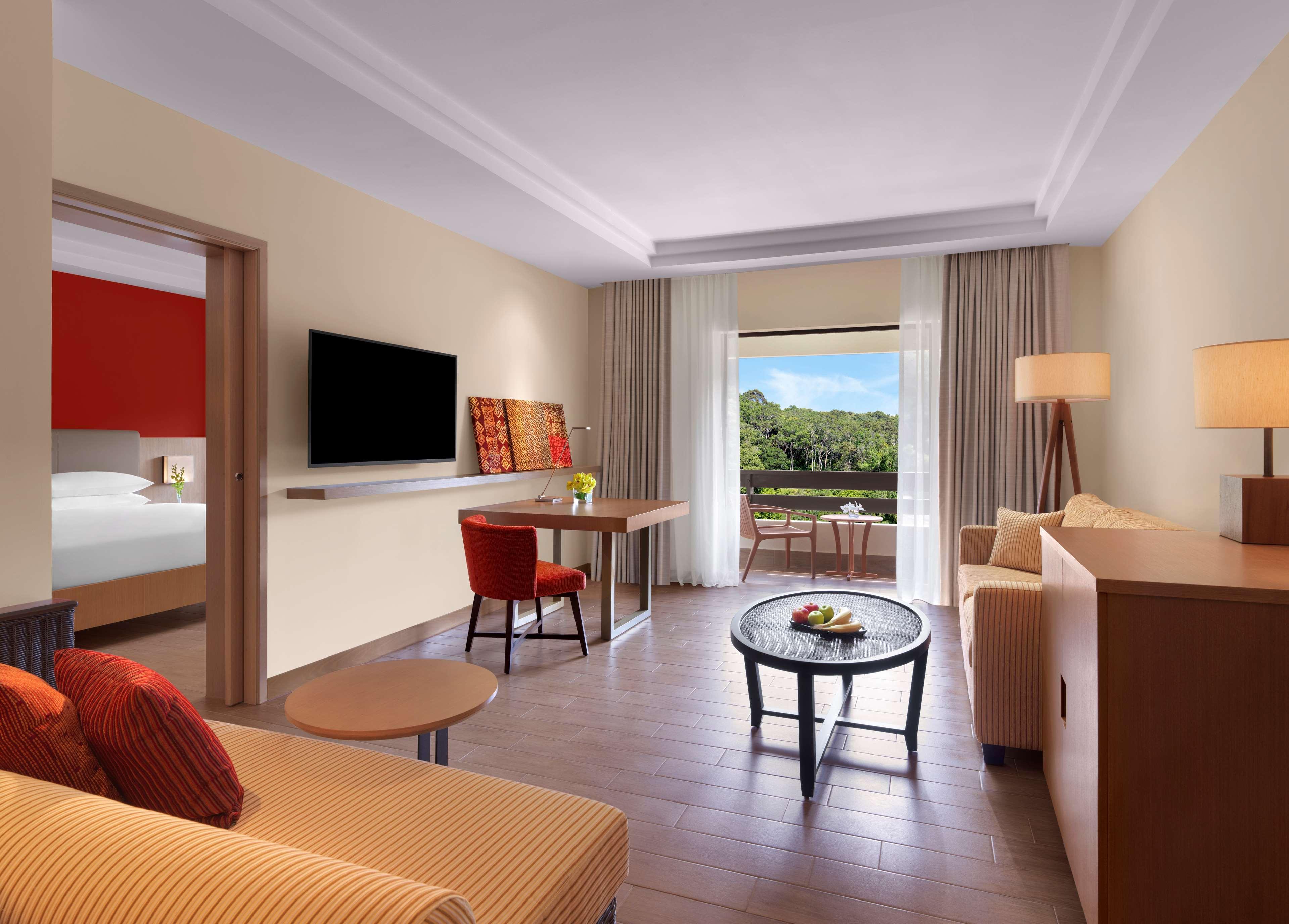 ไฮแอท รีเจนซี กวนตัน รีสอร์ต Hotel ภายนอก รูปภาพ A suite at the Hilton Athens