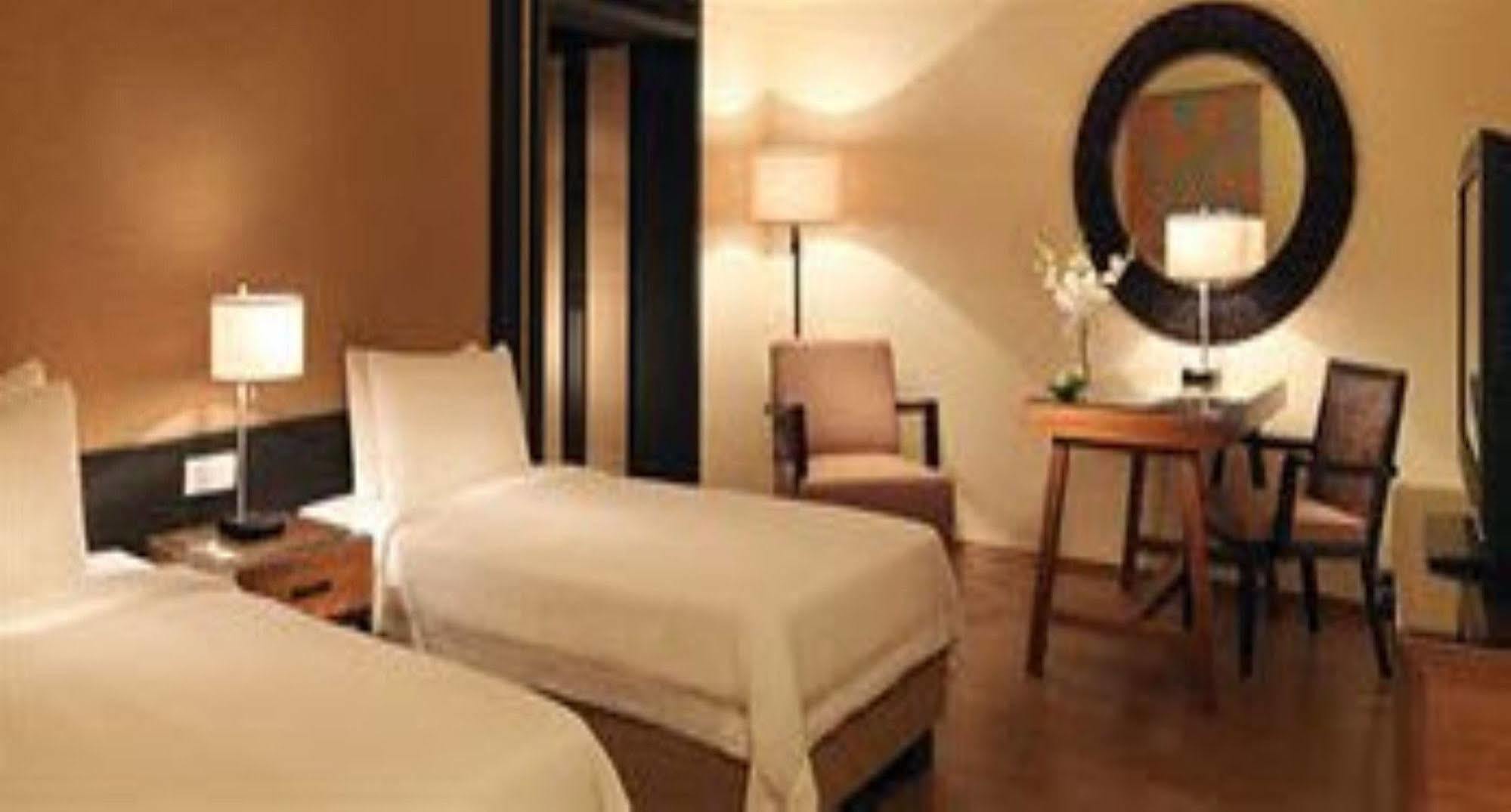 ไฮแอท รีเจนซี กวนตัน รีสอร์ต Hotel ภายนอก รูปภาพ A room at the hotel