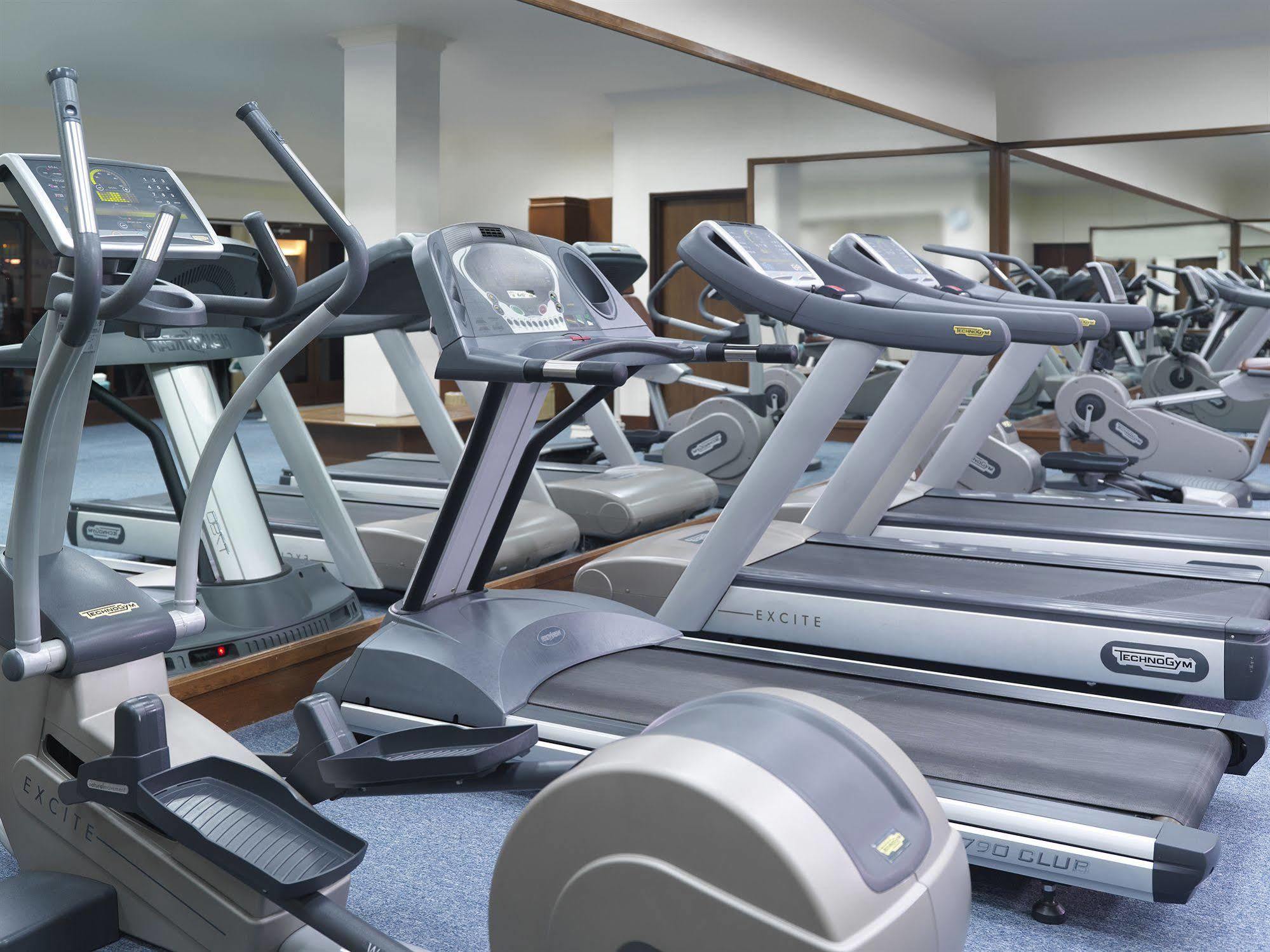 ไฮแอท รีเจนซี กวนตัน รีสอร์ต Hotel ภายนอก รูปภาพ A gym