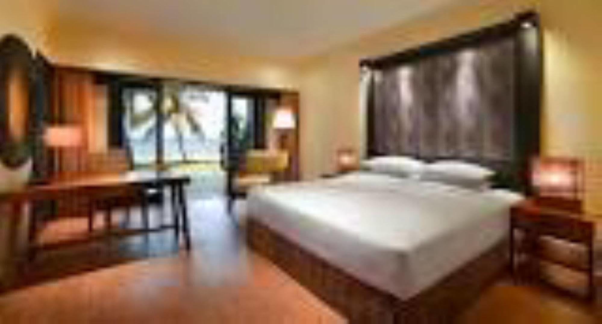 ไฮแอท รีเจนซี กวนตัน รีสอร์ต Hotel ภายนอก รูปภาพ A room at the hotel