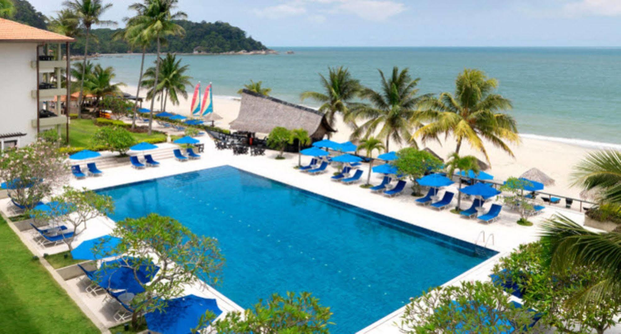 ไฮแอท รีเจนซี กวนตัน รีสอร์ต Hotel ภายนอก รูปภาพ The swimming pool at the resort