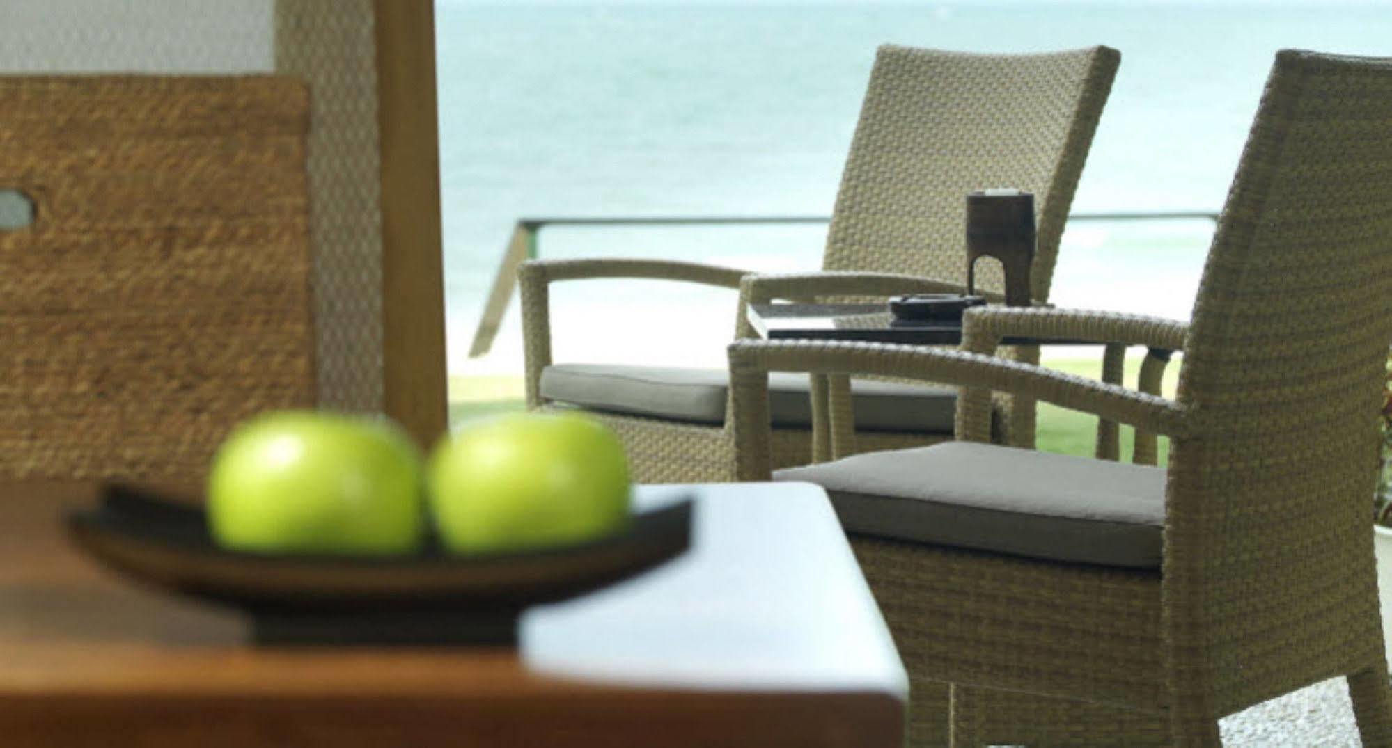 ไฮแอท รีเจนซี กวนตัน รีสอร์ต Hotel ภายนอก รูปภาพ Outdoor furniture